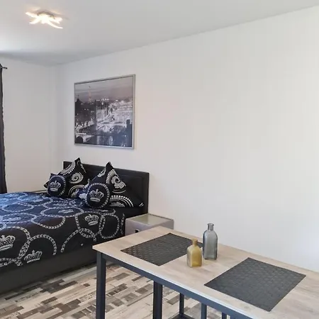 City Apartment *