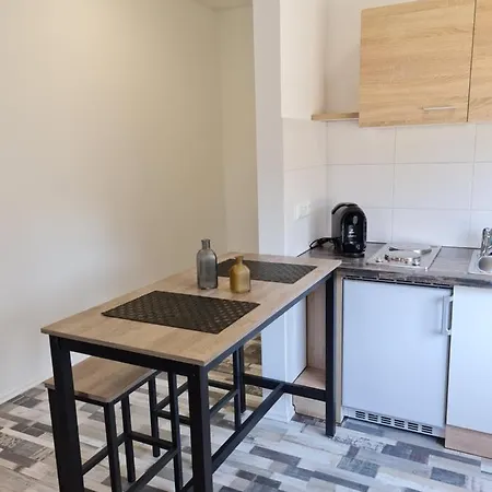 아파트 City Apartment *